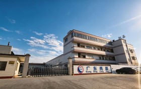 广东制造新名片：亮晶集团以纯亚克力技术定义卫浴材料新标准